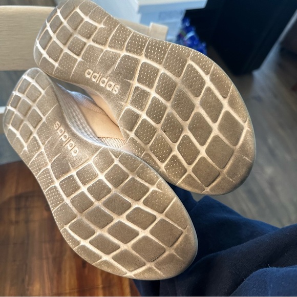 Cream Adidas Cross Over Slip On Size 8 Tennis Shoes! - Picture 3 of 3